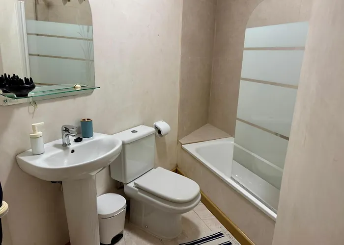 Sunny Poolside In Americas Lägenhet *